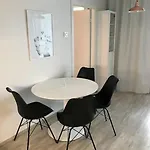 Appartement One Bedroom Flat By The With Cooling And Terrace
