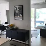 One Bedroom Flat By The With Cooling And Terrace Appartement
