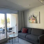 One Bedroom Flat By The With Cooling And Terrace شقة
