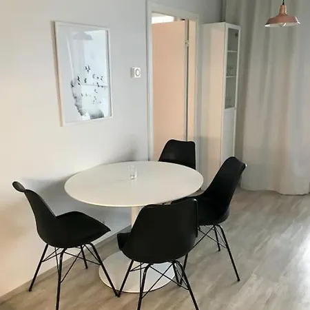 Apartment Kaksio Jaervinaekymaellae - Two Flat By The