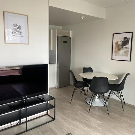 One Bedroom Flat By The With Cooling And Terrace شقة