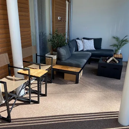 شقة One Bedroom Flat By The With Cooling And Terrace