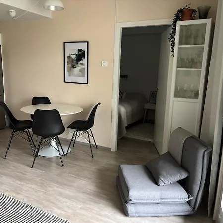 公寓 One Bedroom Flat By The With Cooling And Terrace